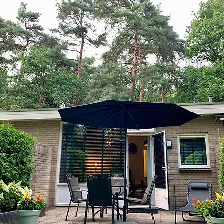 別荘 Rode Bosuil: Thuiskomen Op De Veluwe! オッテルロ